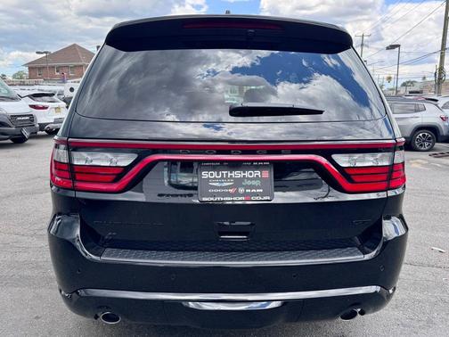 DB Black Crystal Clearcoat 2026 Dodge Durango GT
