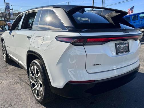 Bright White Clearcoat 2025 Jeep Wagoneer S Limited