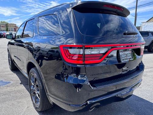 DB Black Crystal Clearcoat 2026 Dodge Durango GT