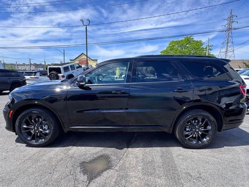 DB Black Crystal Clearcoat 2026 Dodge Durango GT