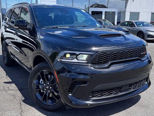 DB Black Crystal Clearcoat 2026 Dodge Durango GT