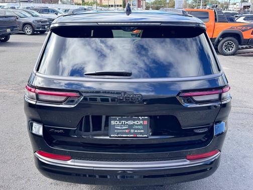 Diamond Black Crystal Pearlcoat 2026 Jeep Grand Cherokee L Summit 4x4