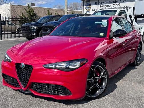 Rosso 2024 Alfa Romeo Giulia Veloce