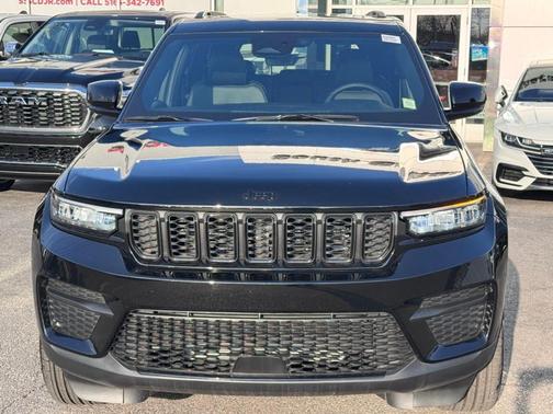 Diamond Black 2025 Jeep Grand Cherokee Laredo