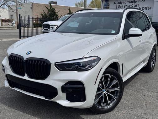Mineral White Metallic 2023 BMW X5 xDrive40i