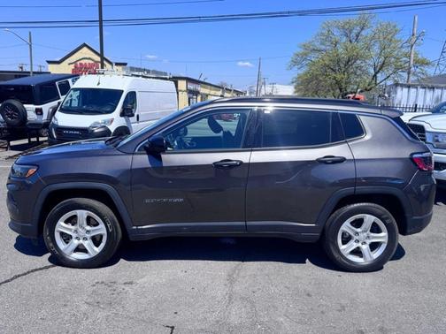 Granite Crystal Clearcoat Metallic 2023 Jeep Compass Latitude