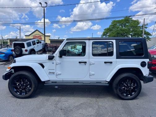 Bright White Clearcoat 2023 Jeep Wrangler 4xe Sahara
