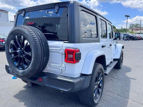 Bright White Clearcoat 2023 Jeep Wrangler 4xe Sahara