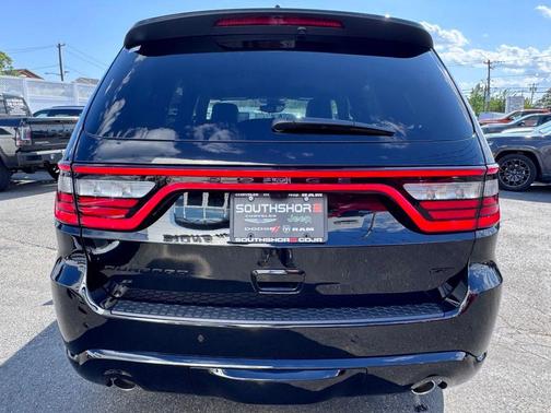 DB Black Crystal Clearcoat 2026 Dodge Durango GT