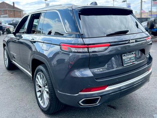 2022 Jeep Grand Cherokee Summit