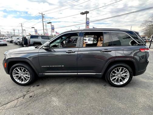 2022 Jeep Grand Cherokee Summit