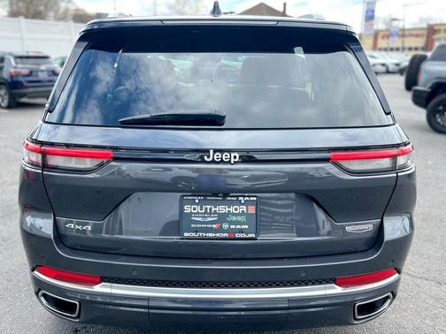2022 Jeep Grand Cherokee Summit