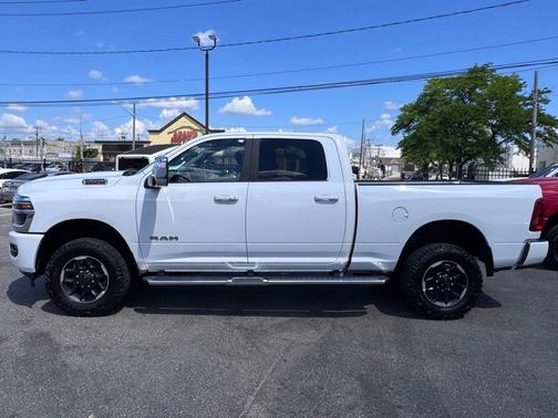 Bright White Clearcoat 2025 RAM 2500 Laramie