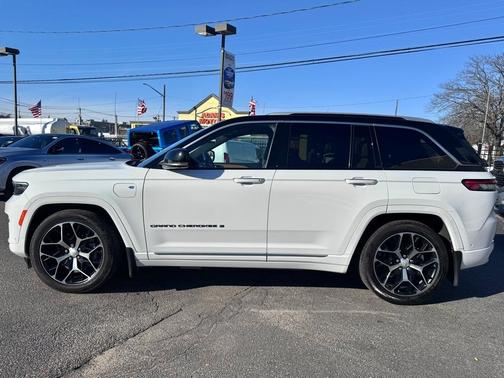 2022 Jeep Grand Cherokee 4xe Summit