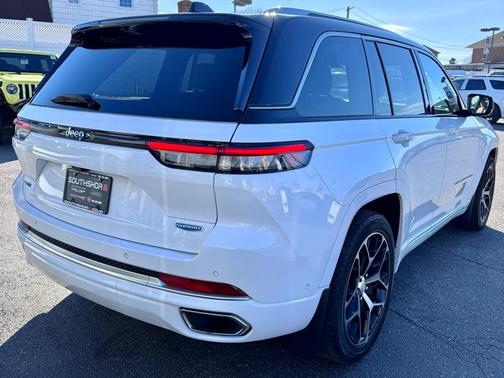 2022 Jeep Grand Cherokee 4xe Summit