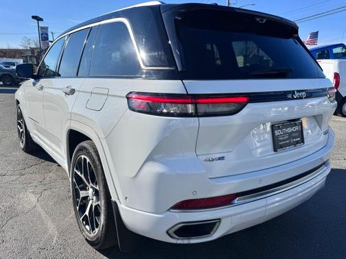 2022 Jeep Grand Cherokee 4xe Summit