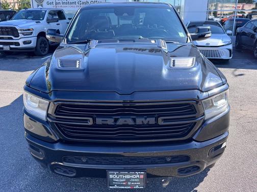 Diamond Black Crystal Pearlcoat 2021 RAM 1500 Laramie