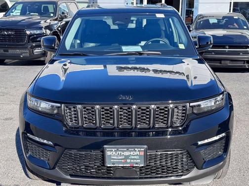 Diamond Black Crystal Pearlcoat 2023 Jeep Grand Cherokee Limited