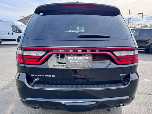 DB Black Crystal Clearcoat 2026 Dodge Durango GT Plus HEMI V8