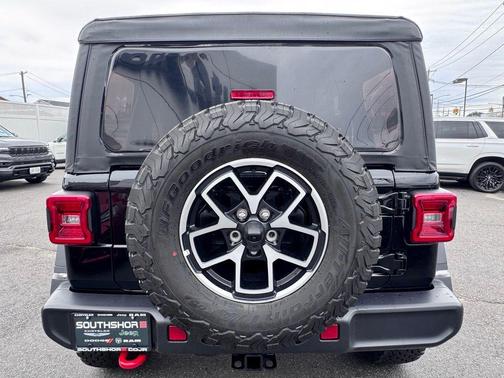 Black Clearcoat 2026 Jeep Wrangler Rubicon