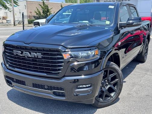 Diamond Black Crystal Pearlcoat 2026 RAM 1500 Laramie