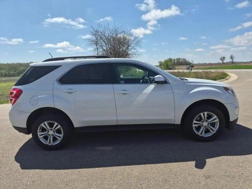 Pearl White 2016 Chevrolet Equinox LT