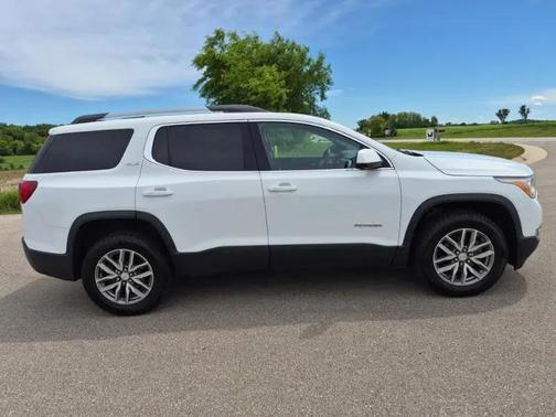 White 2017 GMC Acadia SLE-2