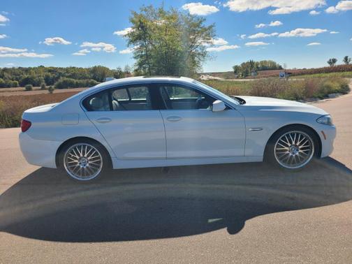 2011 BMW 528 528i