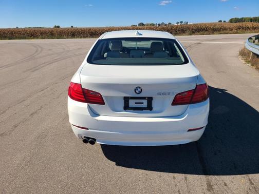 2011 BMW 528 528i