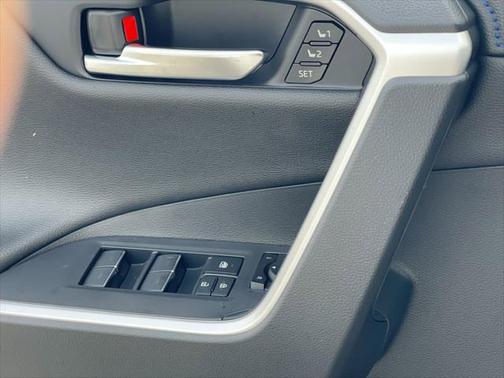 2025 Toyota RAV4 Hybrid SE
