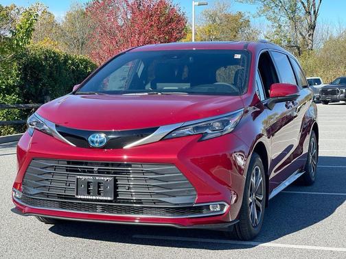 2025 Toyota Sienna Platinum 7 Passenger