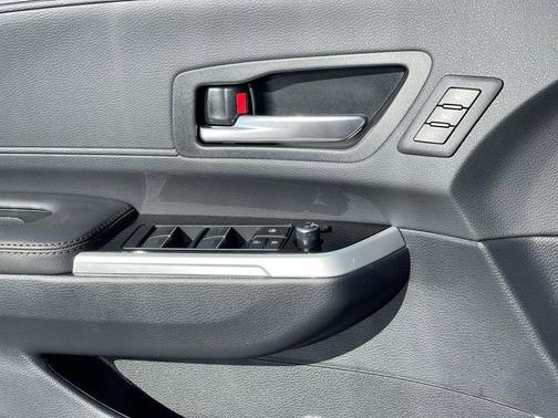 2025 Toyota Sienna Platinum 7 Passenger