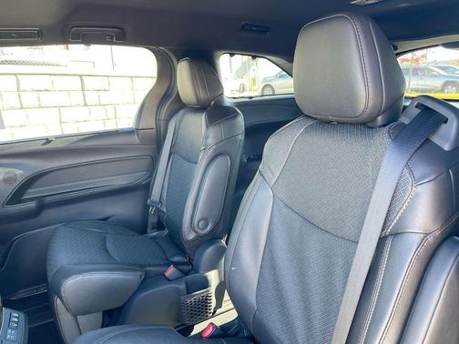 2025 Toyota Sienna Platinum 7 Passenger