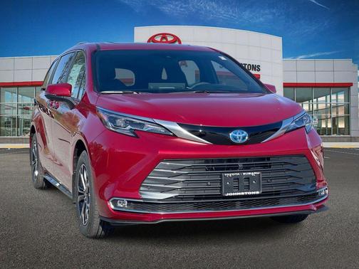 2025 Toyota Sienna Platinum 7 Passenger