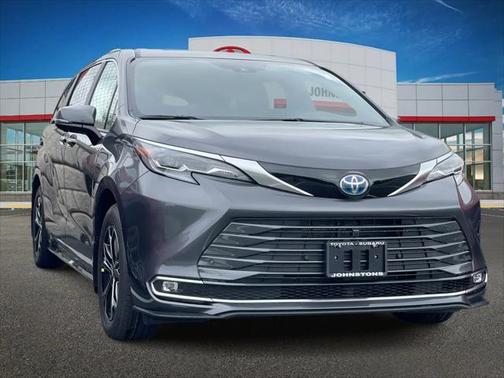 2025 Toyota Sienna Platinum 7 Passenger