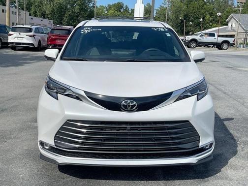 Wind Chill Pearl 2026 Toyota Sienna Platinum