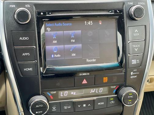 Creme Brulee Mica 2016 Toyota Camry XLE