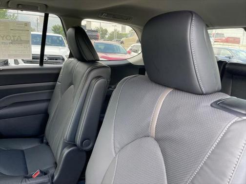 2025 Toyota Grand Highlander Platinum