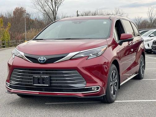 2025 Toyota Sienna Platinum