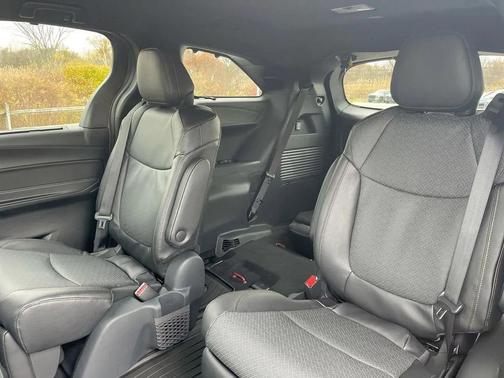 2025 Toyota Sienna Platinum