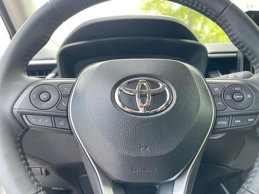 Sonic Silver 2025 Toyota Corolla Cross LE