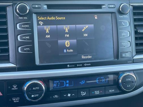 Creme Brulee Mica 2016 Toyota Highlander XLE