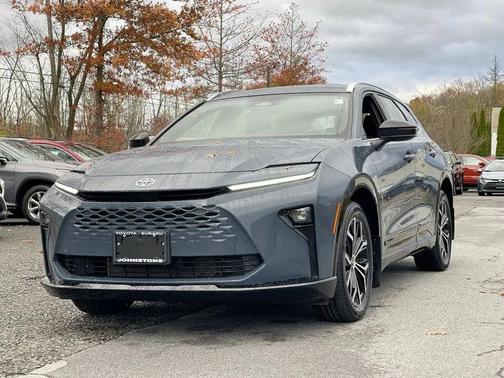 2025 Toyota Crown Signia XLE