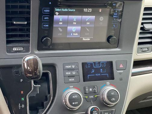 2017 Toyota Sienna XLE