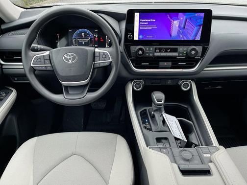 2026 Toyota Highlander LE