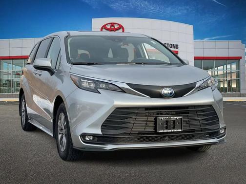 2025 Toyota Sienna XLE