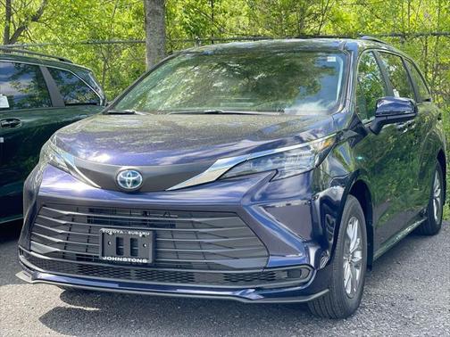 2025 Toyota Sienna LE