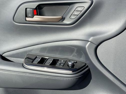 2025 Toyota Crown Signia XLE