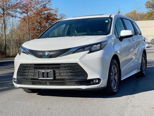 2025 Toyota Sienna XLE