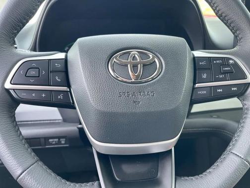 2025 Toyota Sienna XLE 7 Passenger
